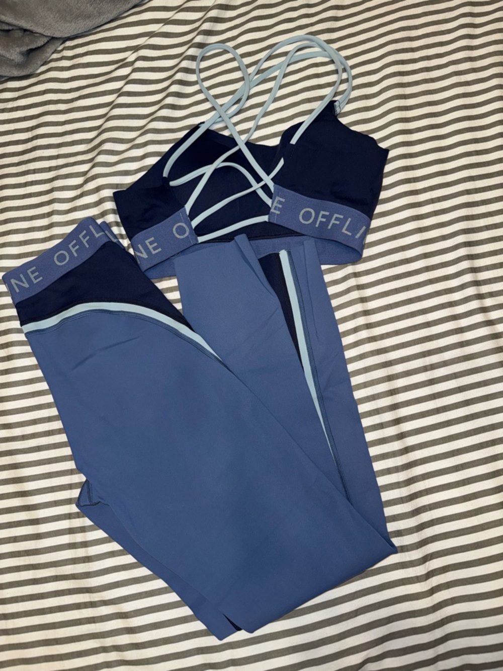 A&E Offline By Aerie Blue Strappy Sports Bra & Leggings Set - Picture 3 of 7